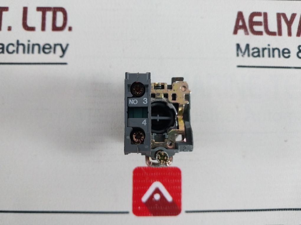 Lot Of 12X Xb4-be101 Xb4-bp21 Push Button 240V 3A