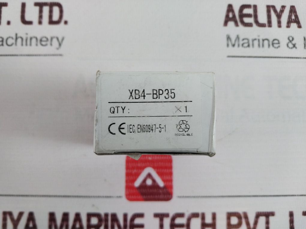 Lot Of 5X Xb4-bp35 Iec/En60947-5-1 Push Button Switch Xb4-be101