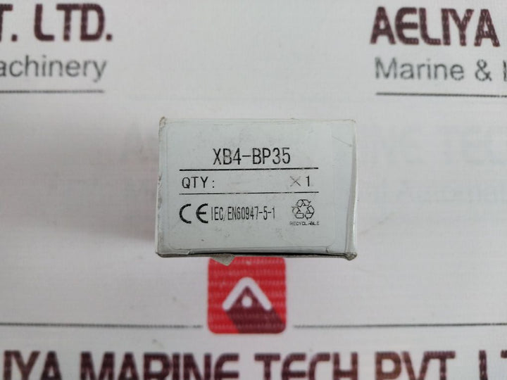 Lot Of 5X Xb4-bp35 Iec/En60947-5-1 Push Button Switch Xb4-be101