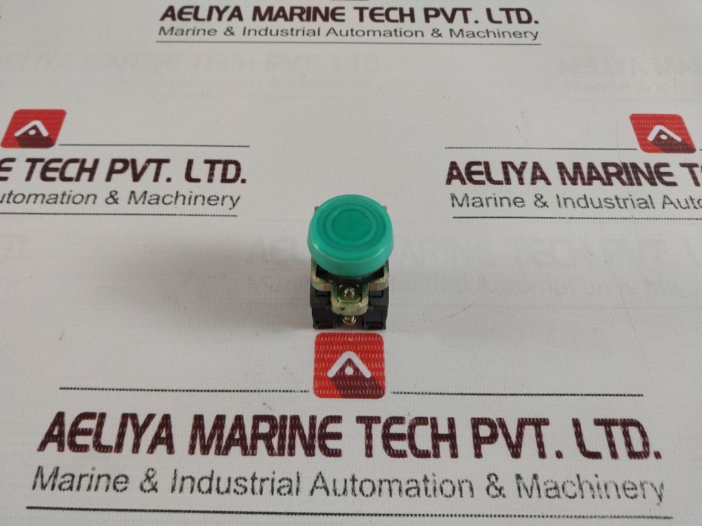 Lot Of 5X Xb4-bp35 Iec/En60947-5-1 Push Button Switch Xb4-be101
