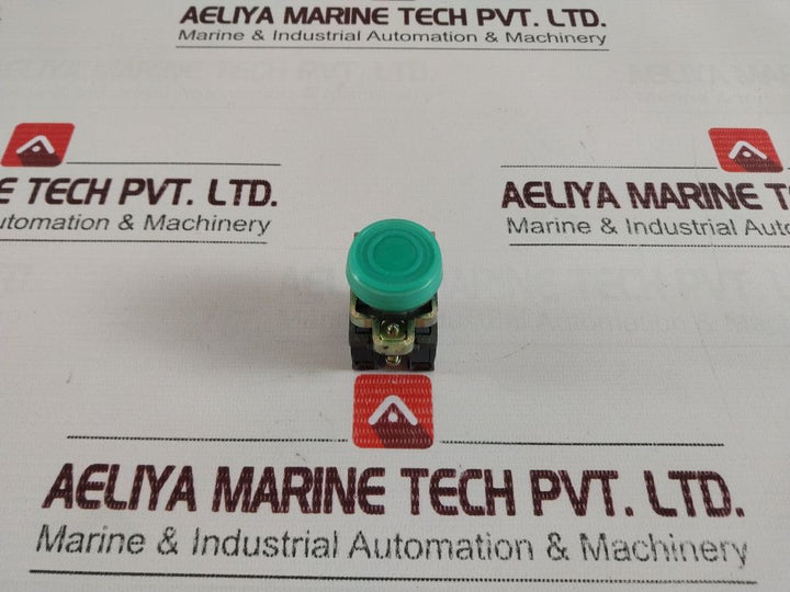 Lot Of 5X Xb4-bp35 Iec/En60947-5-1 Push Button Switch Xb4-be101