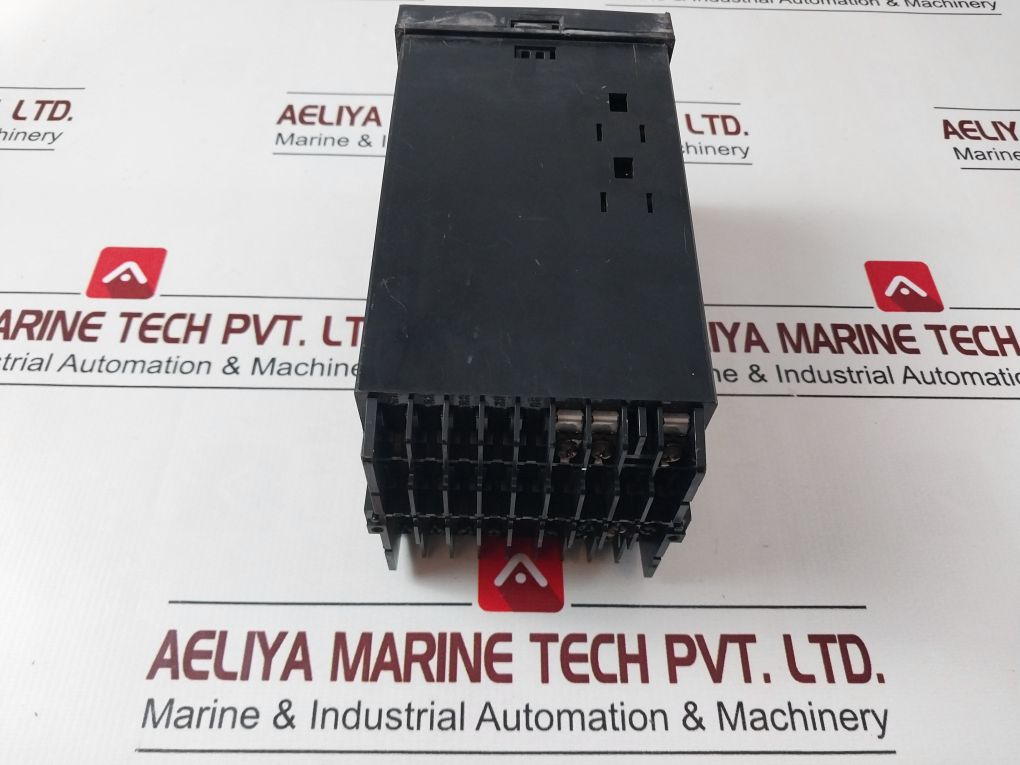 Yamatake-honeywell Sdc200 Digital Temperature Controller Sdc2005Gc01A00001