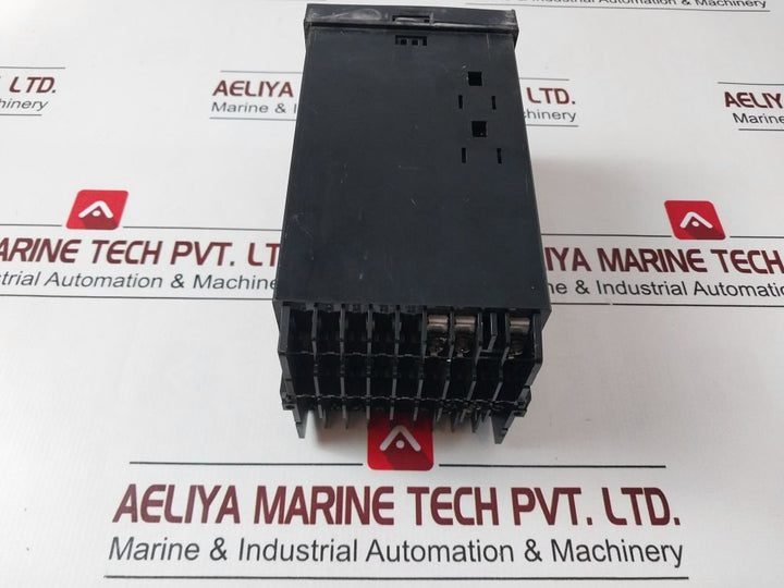 Yamatake-honeywell Sdc200 Digital Temperature Controller Sdc2005Gc01A00001