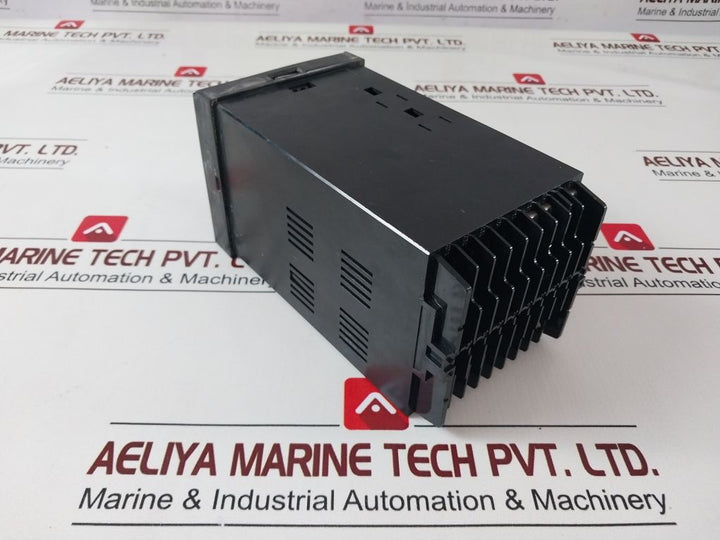 Yamatake-honeywell Sdc200 Digital Temperature Controller Sdc2005Gc01A00001