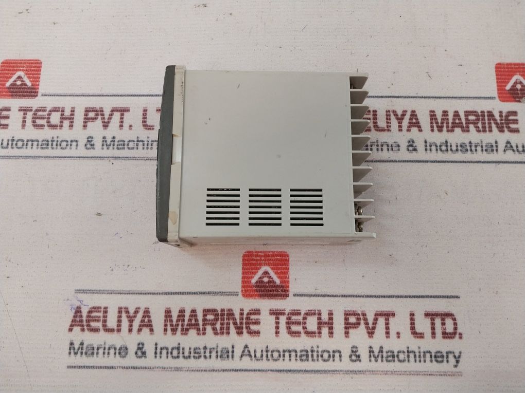 Yamatake-honeywell Sdc20 Temperature Controller