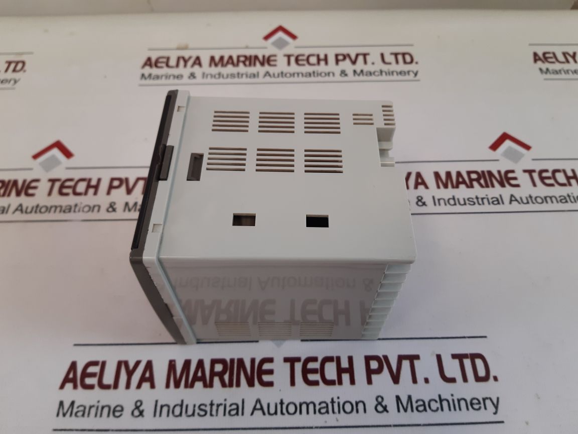 Yamatake Sdc21 Digital Indicating Controller C210Da00501