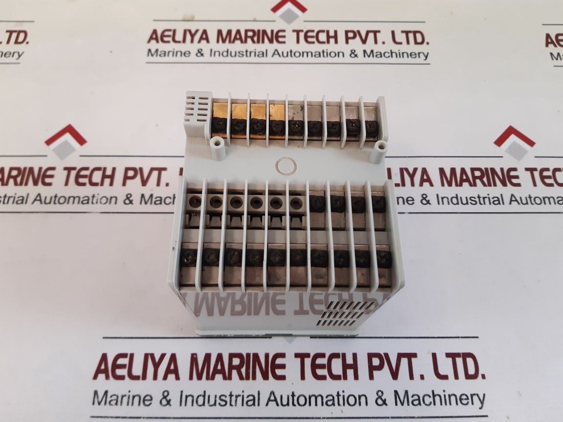 Yamatake Sdc21 Digital Indicating Controller C210Da00501