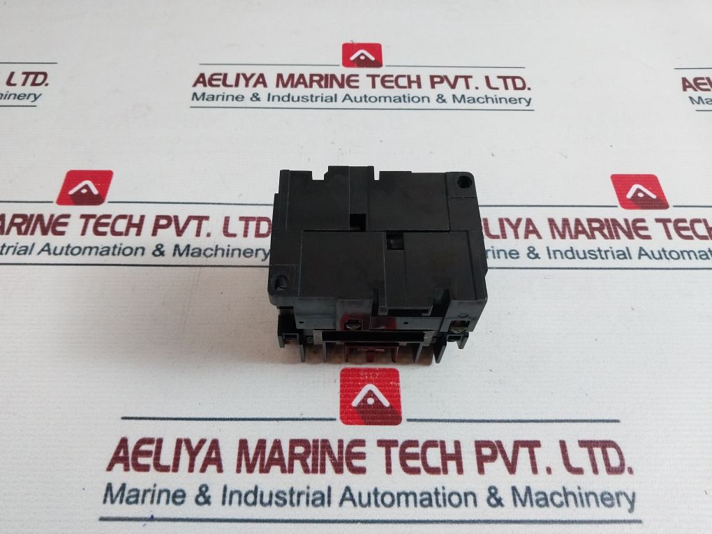 Yaskawa Electric Hc-10E2 Magnetic Contactor