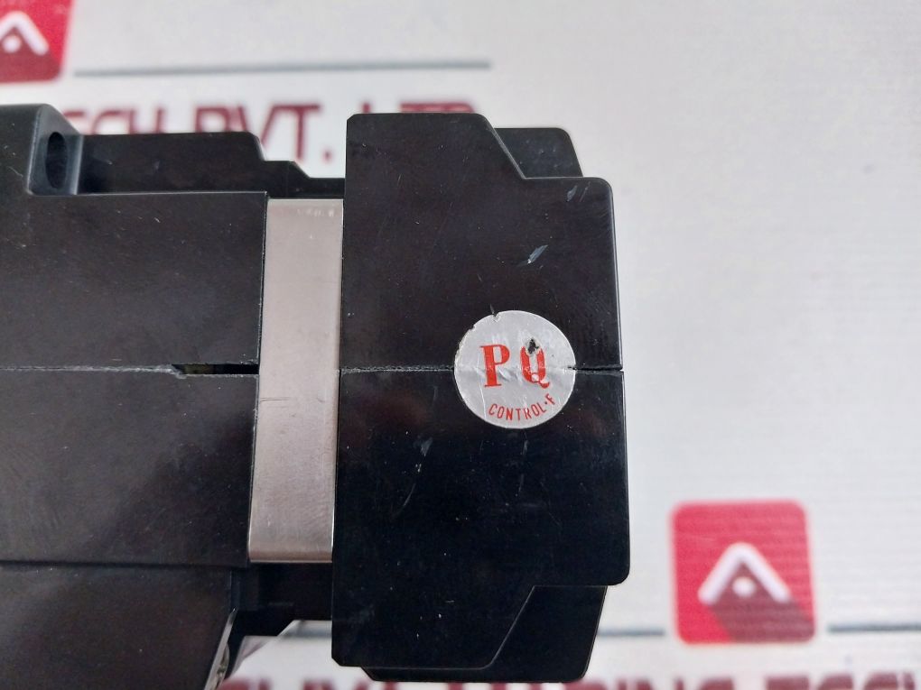 Yaskawa Electric Hc-10E2 Magnetic Contactor