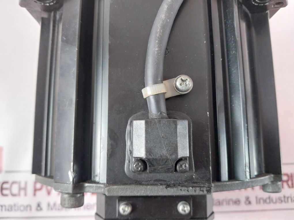 Yaskawa Electric Sgmrs-12A2B-yr11 Ac Servo Motor 200 V
