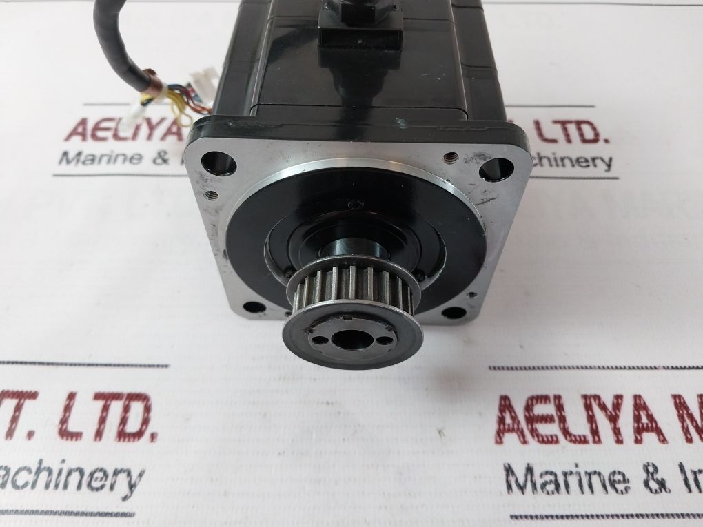 Yaskawa Sgmph-02A2A-yr12 Servo Motor