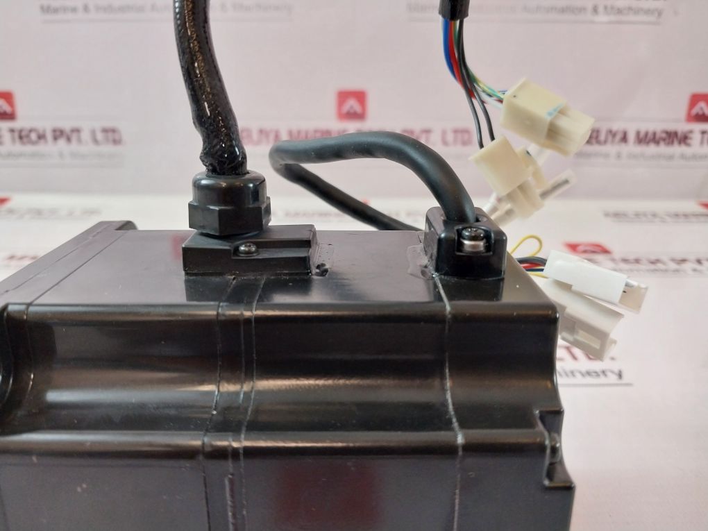 Yaskawa Sgmph-02A2A-yr12 Servo Motor