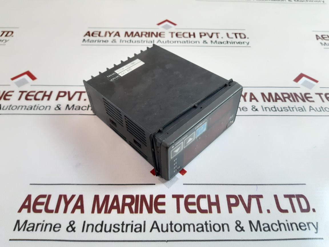 Yokogawa Um330-00 Digital Temperature Indicator
