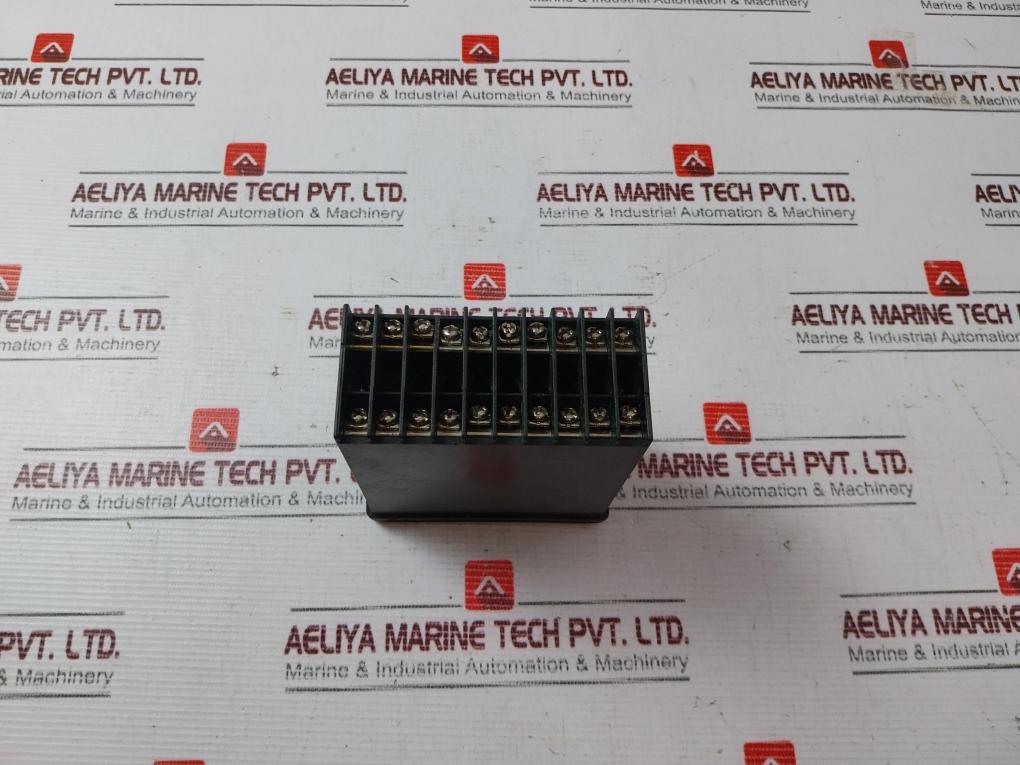 Yokogawa Um330 Digital Temperature Indicator 100-240Vac