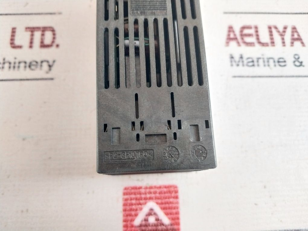 Yokogawa Ut130 Temperature Controller 100-240 Vac