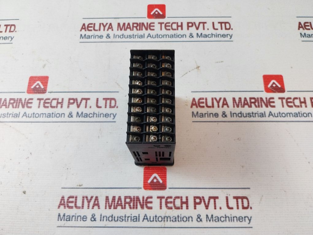 Yokogawa Ut320E Temperature Controller 100-240 Vac~