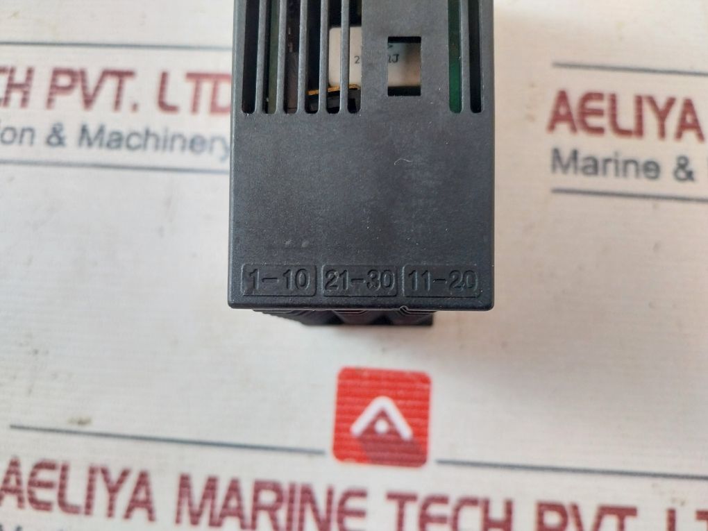 Yokogawa Ut320E Temperature Controller 100-240 Vac~