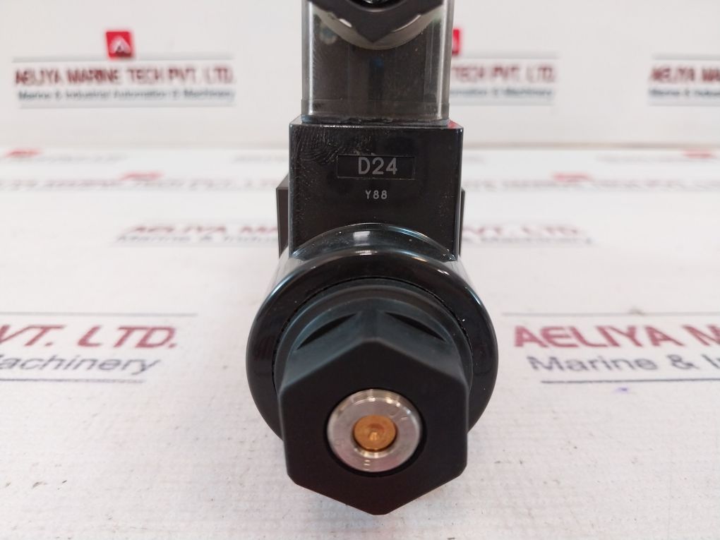 Yuken Dsg-01-3C4-d24-ni-70 Directional Valve