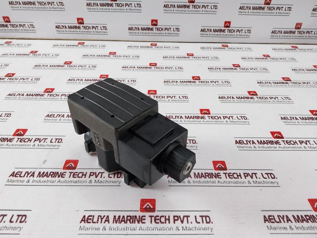 Yuken Dsg-03-2B2-a220-51T Directional Valve